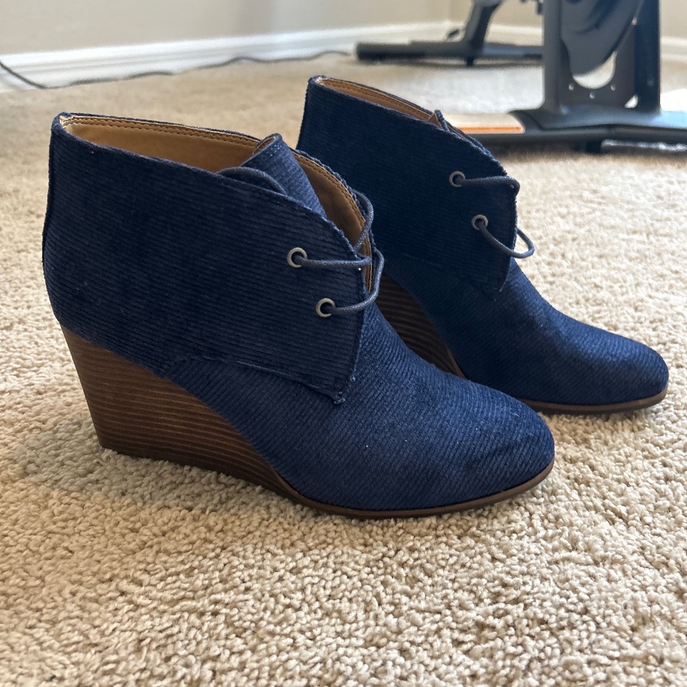 Blue lucky brand wedges